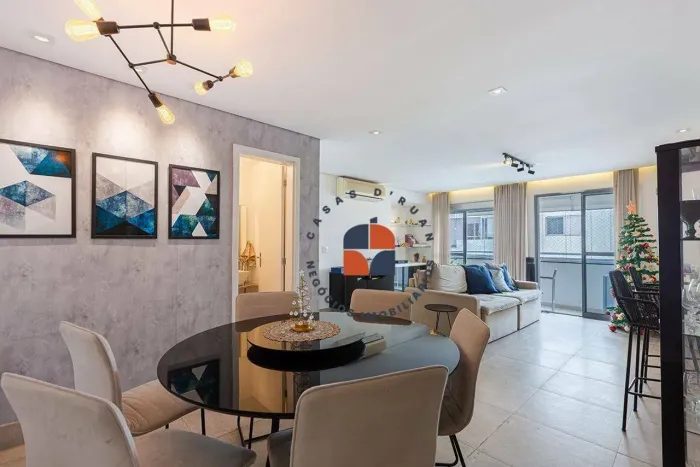 Apartamento reformado na VILA ROMANA.