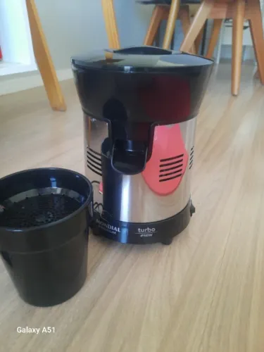 Espremedor de frutas - Mondial 250W