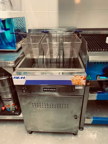 NZ. Fritadeira elétrica industrial 40 litros 3 cestos METVISA