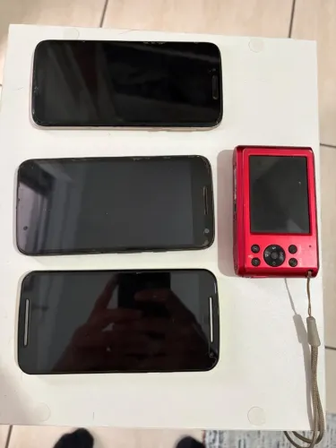 Celular moto G2 G4 G7 play e câmera Samsung