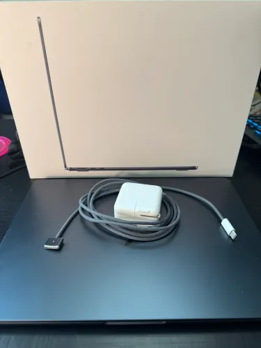 MacBook M3 8GB 256 SSD 2024