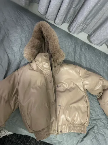 Jaqueta puffer super grossa com capuz removível - usada 1 vez