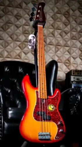 Baixo Sire Marcus miller P5-precision