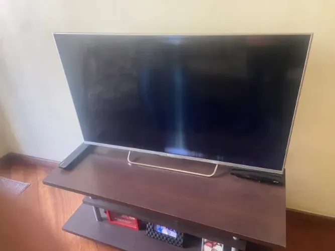 TV Sony BRAVIA 50" KDL-50W805B (Com Defeito na Tela / Para Peças)