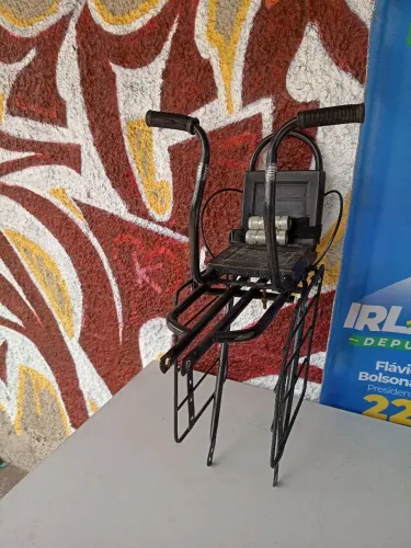 Vendo cadeirinha para bicicleta reforçada