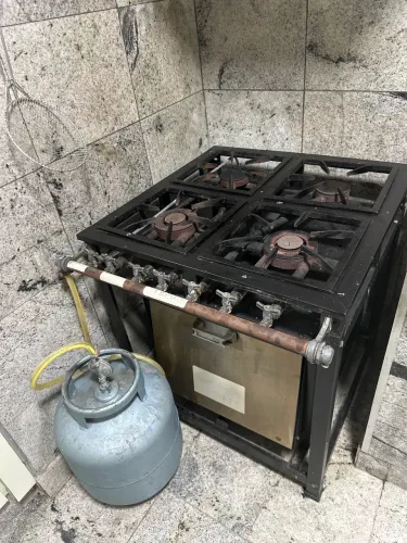 Fogão 4 bocas com forno industrial 