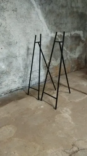 Cavaletes de metal (dois)