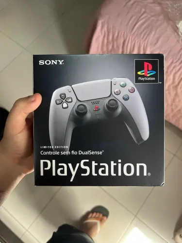 Vendo PS5 com 21 jogos + 5 controles 