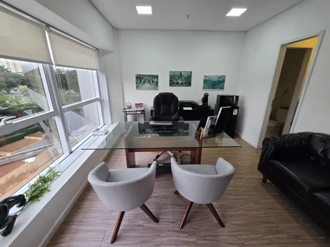 Sala mobiliada para locação no condomínio Brascan Alphaville