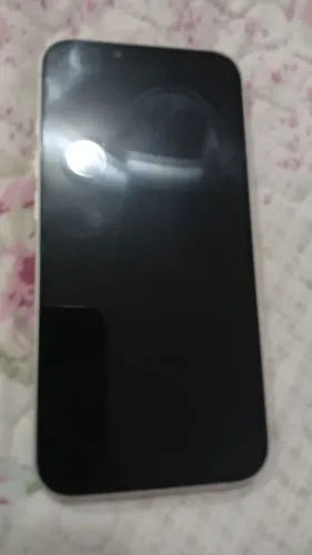 Vendo um iphone 13 para pegar peças  entrou em modo recove então liga quero  400
