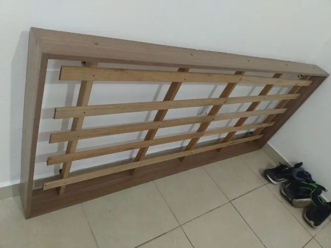 Estrado Cama solteiro com rodinhas - USADO