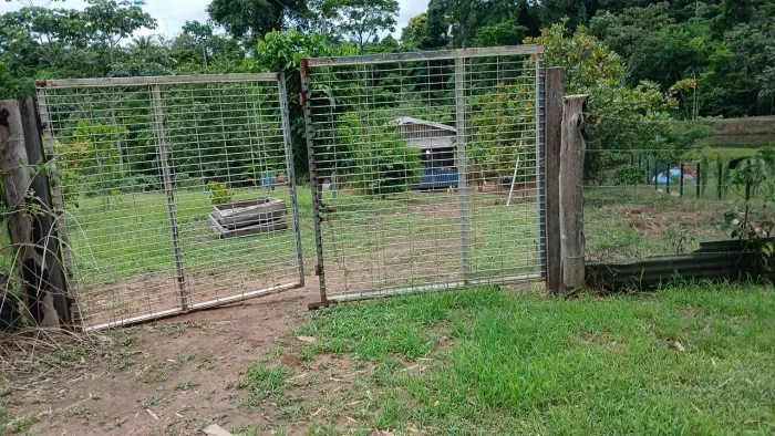 Vende-se uma chácara 
