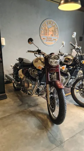 ROYAL ENFIELD CLASSIC 650 VALLAM RED