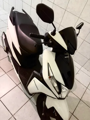 Moto Elite 2025