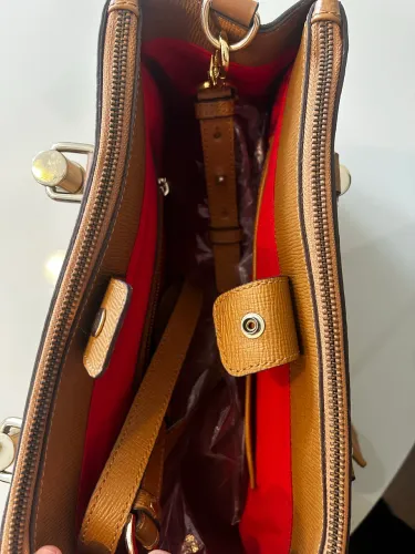Bolsa da Schutz caramelo