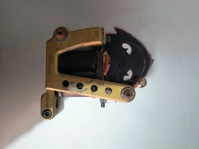 Máquina de tatuagem híbrida