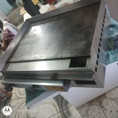 Chapa industrial a gás aço inox funcionando perfeitamente