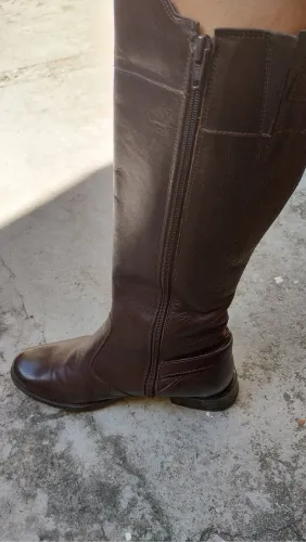 BOTA FEMININA COURO 