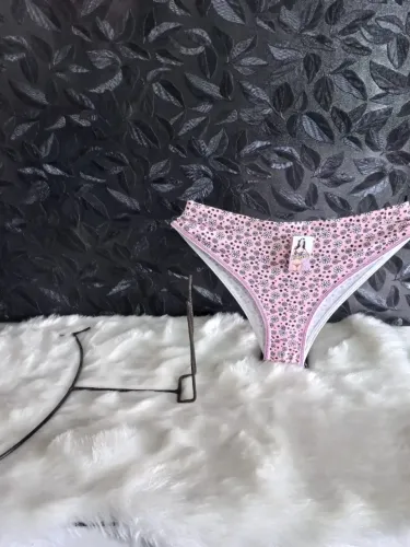 OPORTUNIDADE: 10 Expositores de Mesa p/ Lingerie - Ferro (Preço de Desapego!)