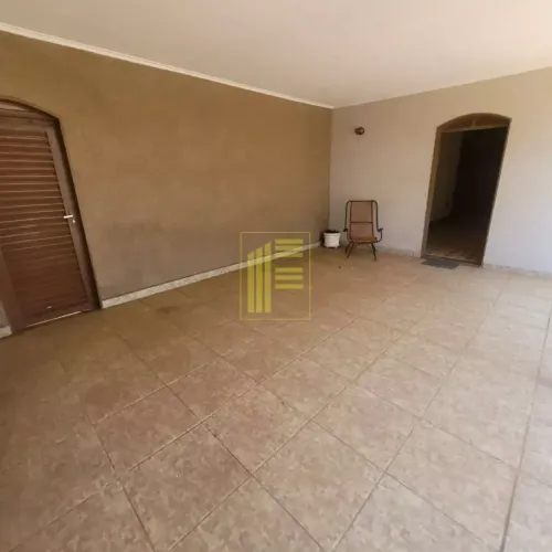 Casa para alugar no Jardim Paulista com 2 quartos, 1 suíte, 2 banheiros e 2 vagas de garag