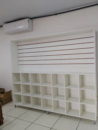 EXPOSITOR CANALETADO MDF NOVO