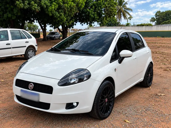 Fiat Punto Attractive Italia 1.4 F.flex 8V 5P 2012