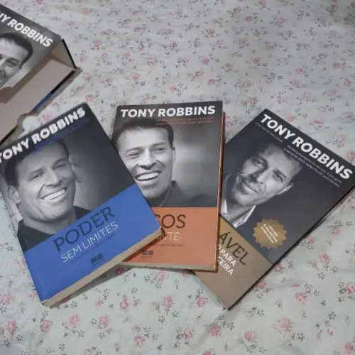 Box de livros Tony Robbins com marcas de uso - leia a descrição (vir buscar no Marco, Pix)