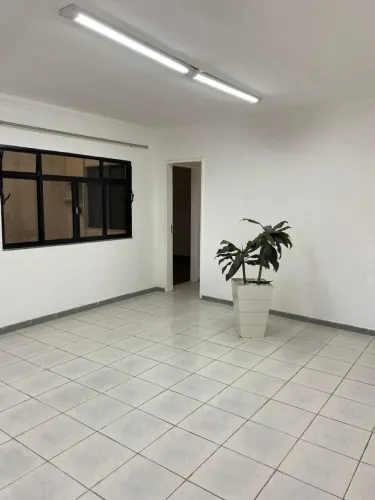 Imóvel para aluguel possui 110 metros quadrados com 4 quartos em Centro - Macaé - RJ