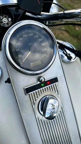 HARLEY-DAVIDSON ROAD KING CLASSIC<br>