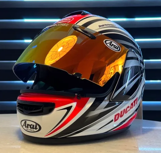 Capacete arai
