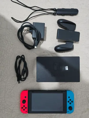 Nintendo Switch V2 128GB - Desbloqueado