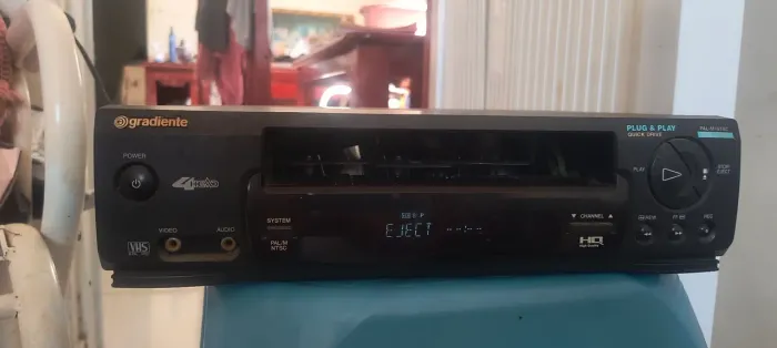 Vídeo cassete gradiente,com defeito no eject