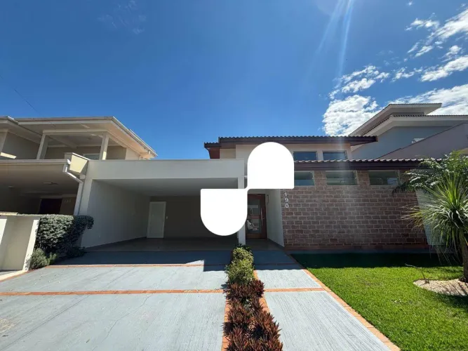 Casa com 3 dormitórios para alugar, 246 m² por R$ 6.531,50/mês - Rosário - Pirassununga/SP