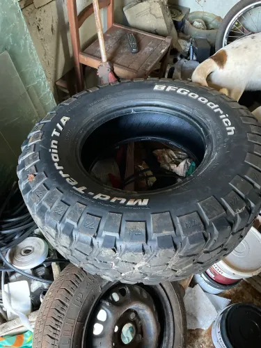 Vendo par de pneu bf
