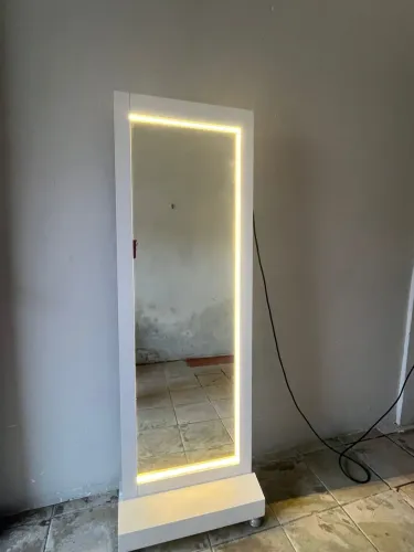 Vendo espelho camarim novo em MDF