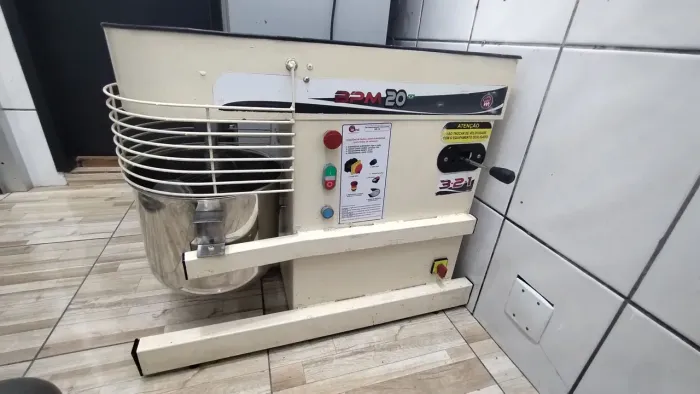 Vendo Amassadeira 8k inox 