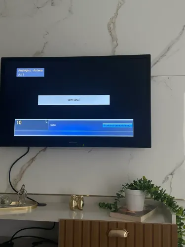 Tv 32 polegadas . Obs: não é smart