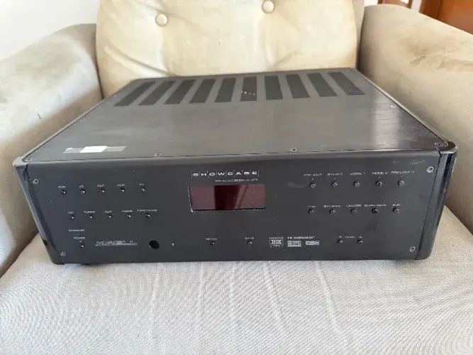 Processador e Pré-Amplificador de Áudio/Vídeo High-End Krell Showcase Processor