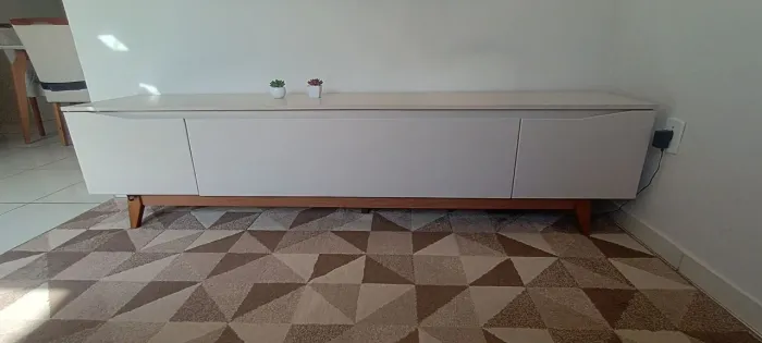 Rack para sala Off White e Madeira