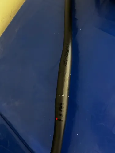 GUIDÃO ITM FRYDAI CARBON SL  ITÁLIA  DE 720MM BEKCSWIPHIT DE 9 GRAUS