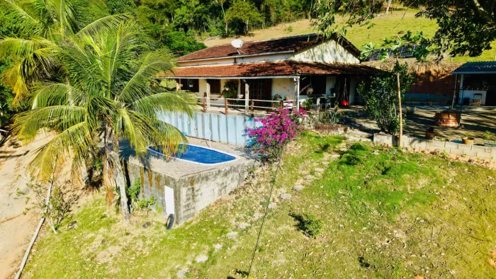 SITIO /FAZENDA com 5 ALQUEIRES com CASA SEDE 3 quartos em Rocha Leão - Rio das Ostras - R