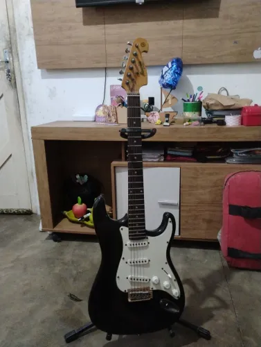 Vende-se guitarra