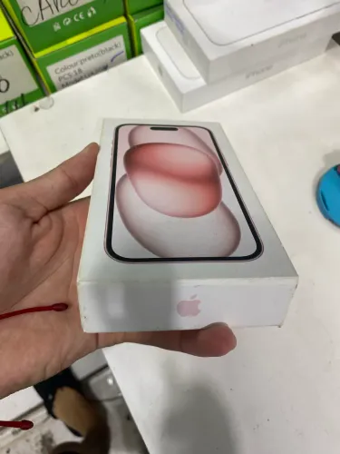 Caixa de iPhone 15 rosa