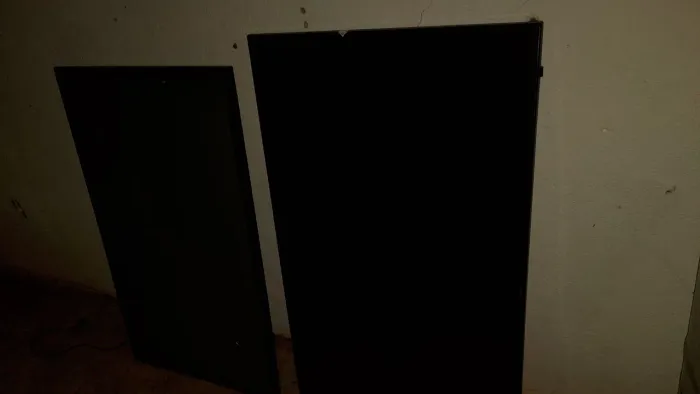 Vende se duas TV para retirada de peças uma Samsung e uma lg