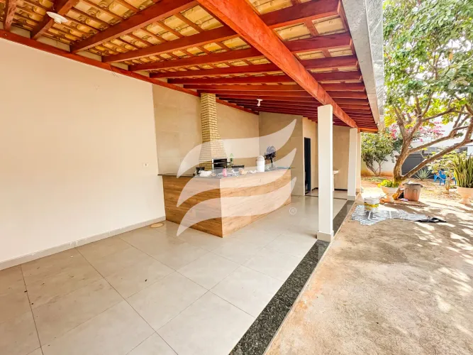 Casa com quintal espaçoso à venda no bairro Presidente, Araçatuba/SP