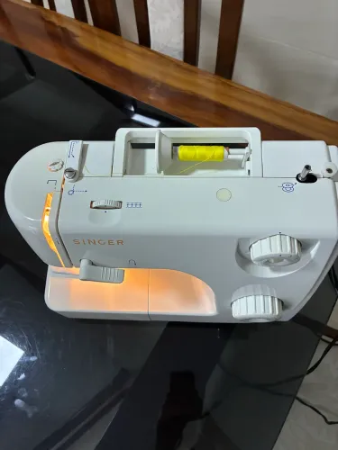 Máquina de costura singer