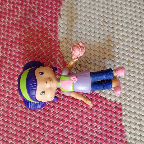 Boneca uvinha da turma da Moranguinho
