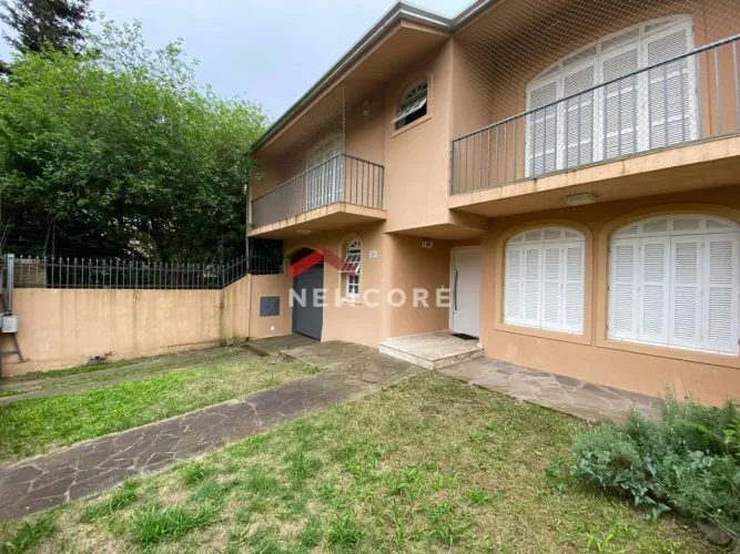 Casa em Rua Licínio Cardoso - Chácara das Pedras - Porto Alegre/RS