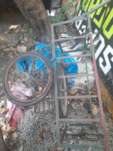 Vendo um triciclo