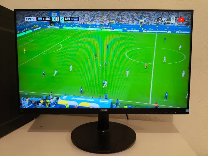 Monitor LED Phillips 24" com HDMI Switch
